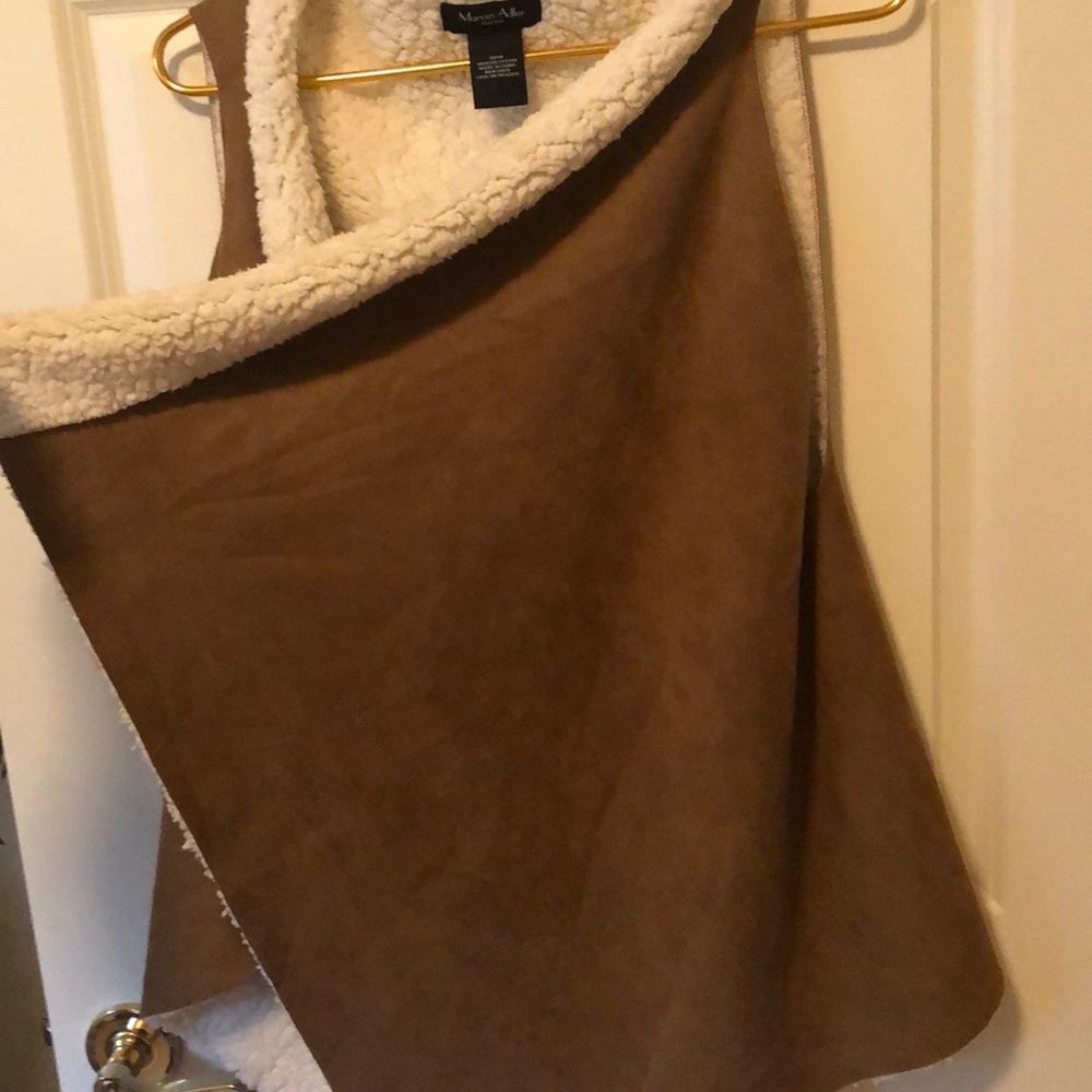 Sherpa Lined Marcus Adler Drapey Vest - Picture 5 of 5